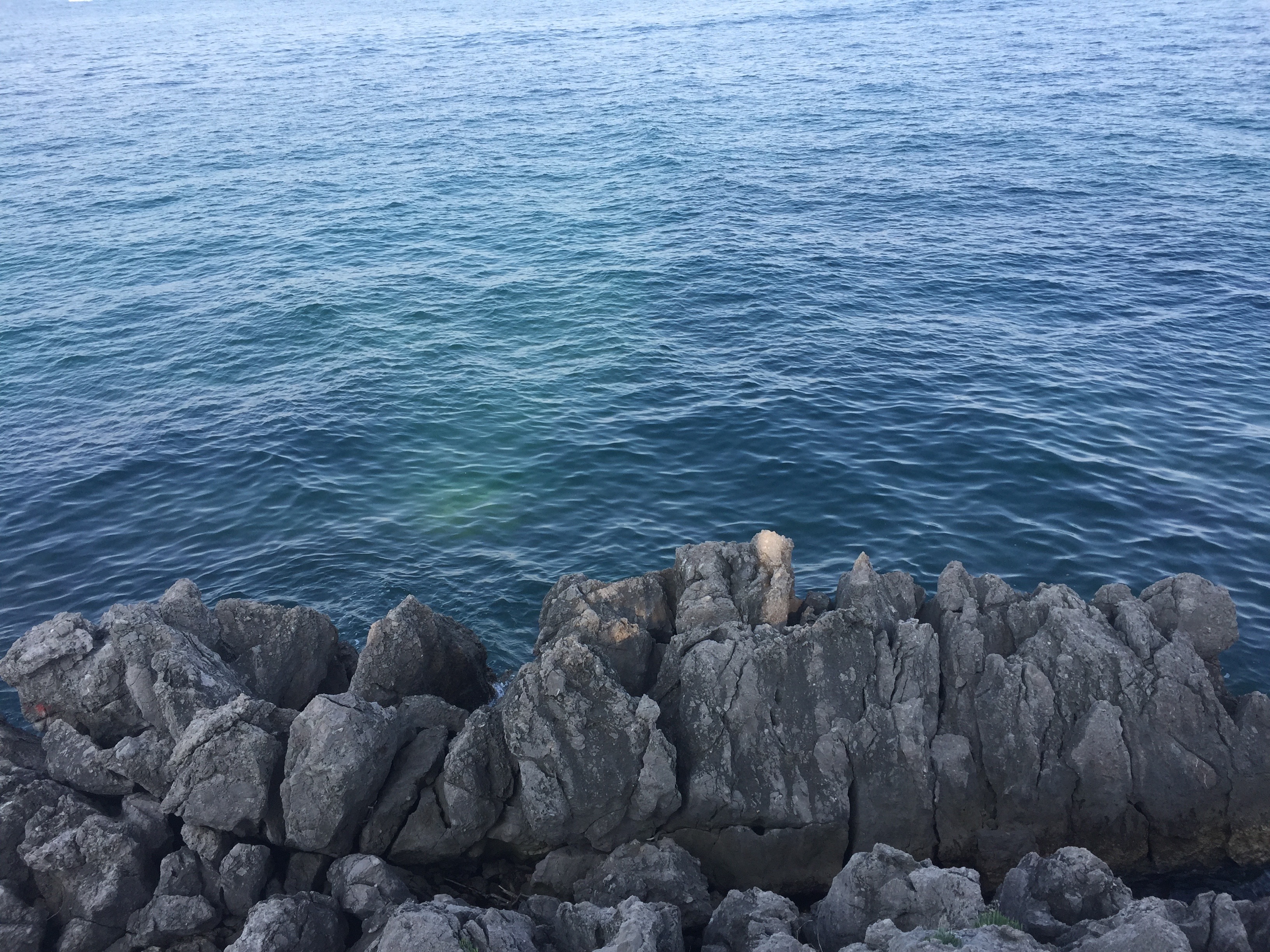 Moře s kameny v Chorvatsku