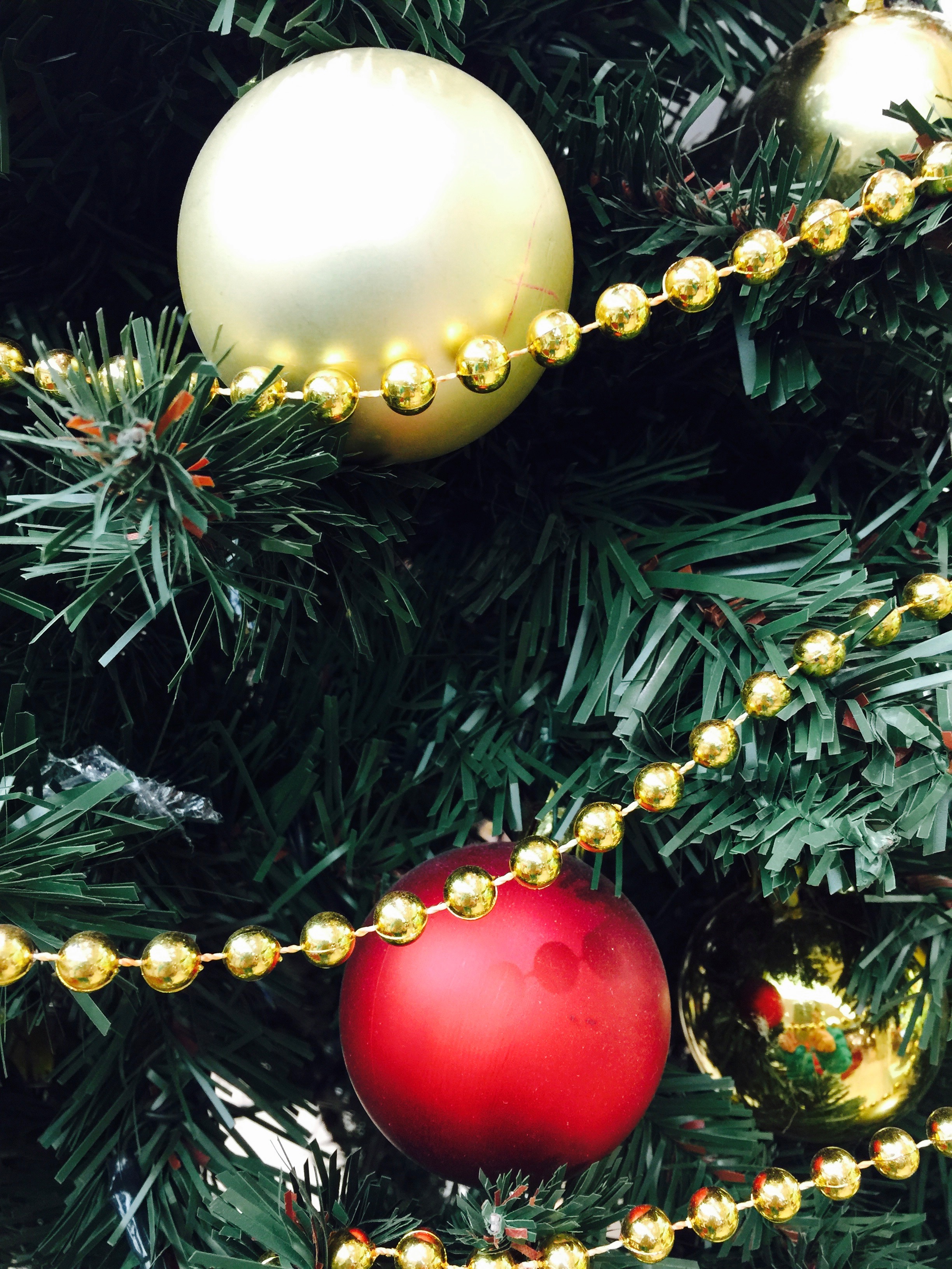 Vánoční ozdoby na stromku 
