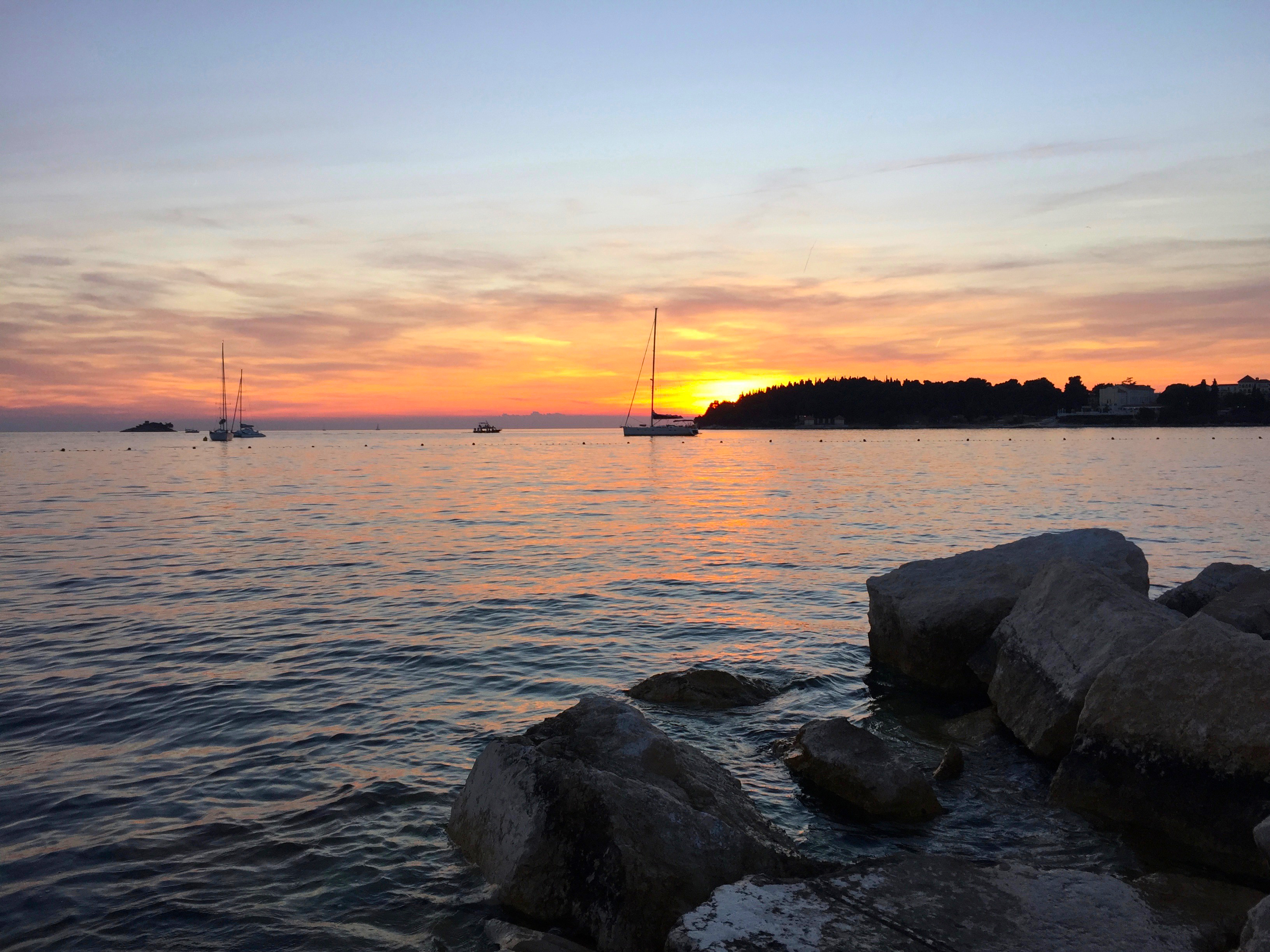 Západ slunce v přístavu Rovinj - Chorvatsko