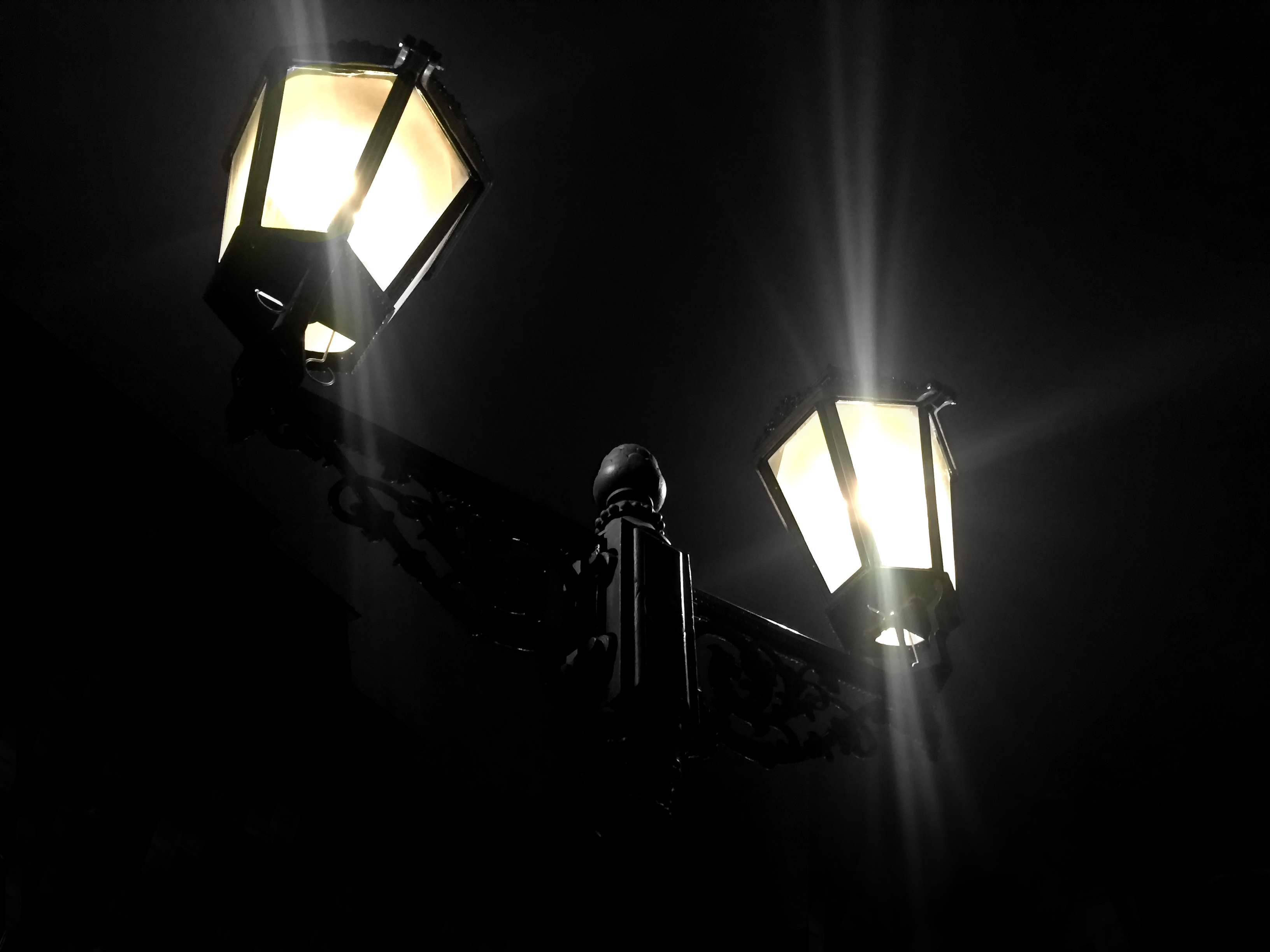 Noční pouliční lampy 