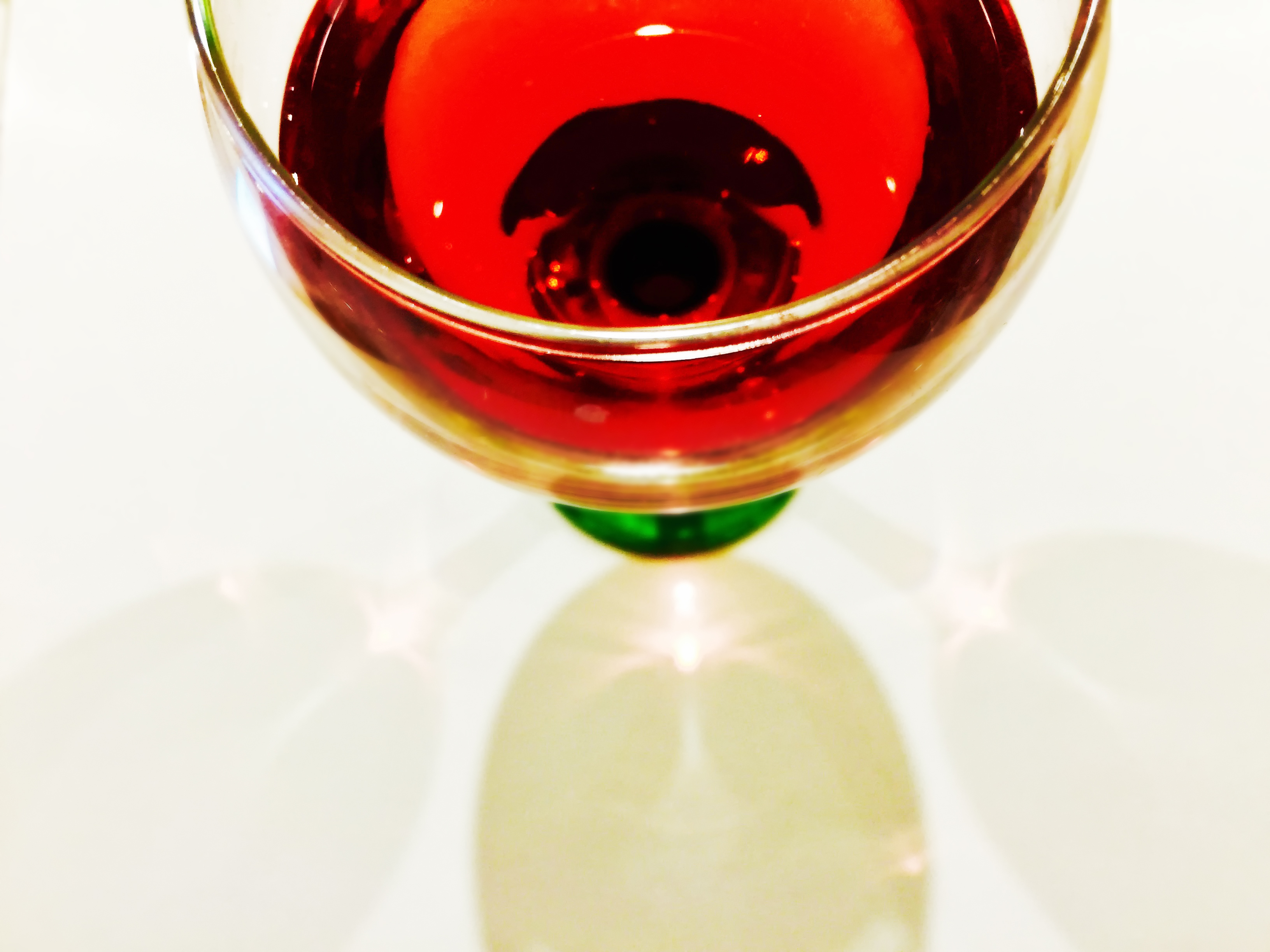 Sklenice červeného vína 
