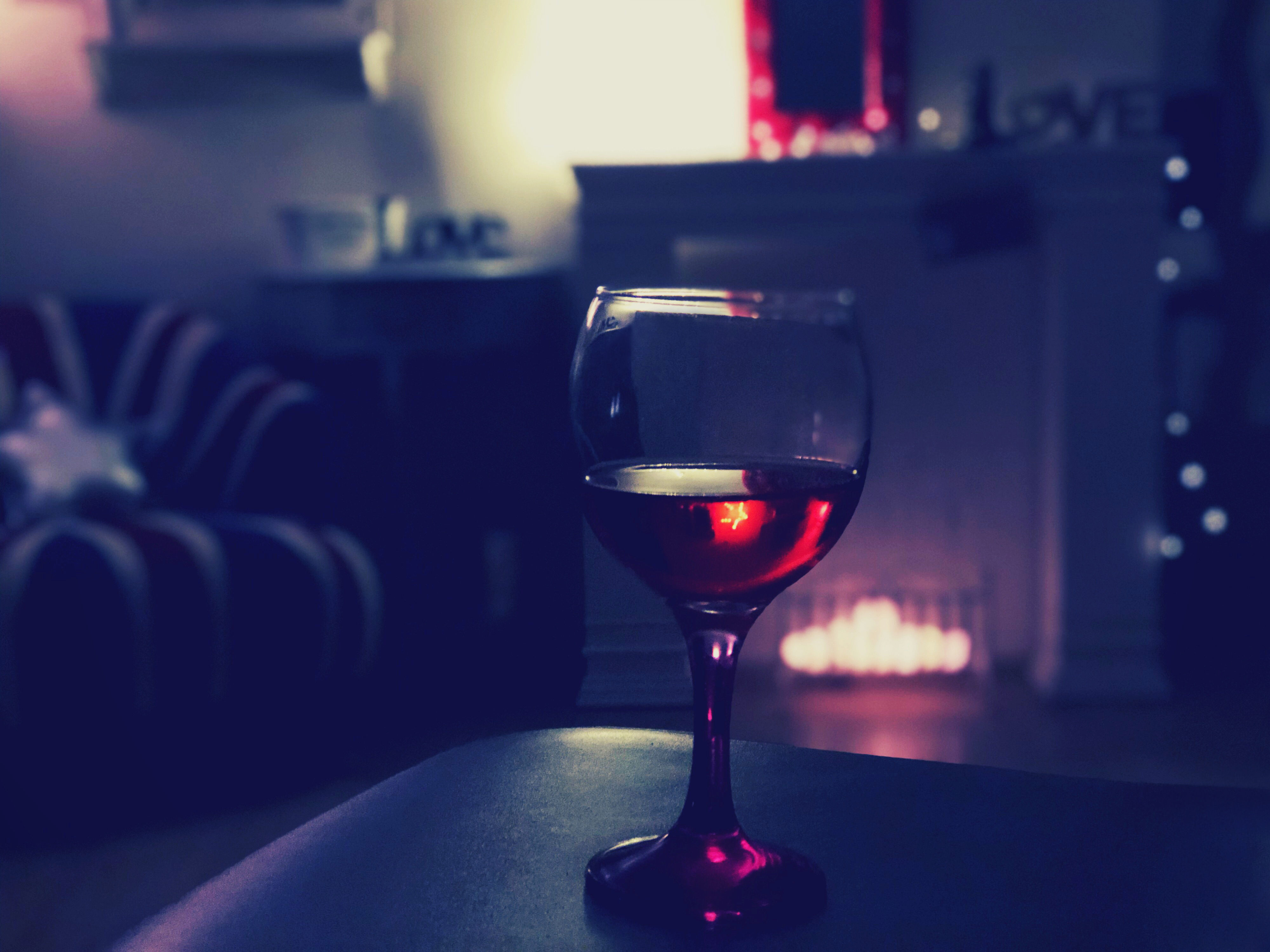 Sklenka červeného vína 
